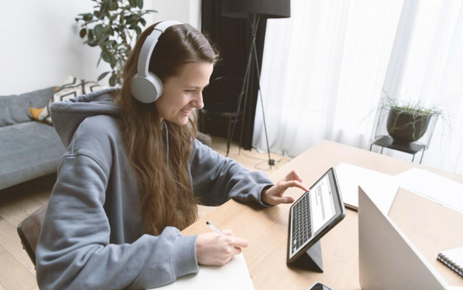 Professional financial planning consultation meeting